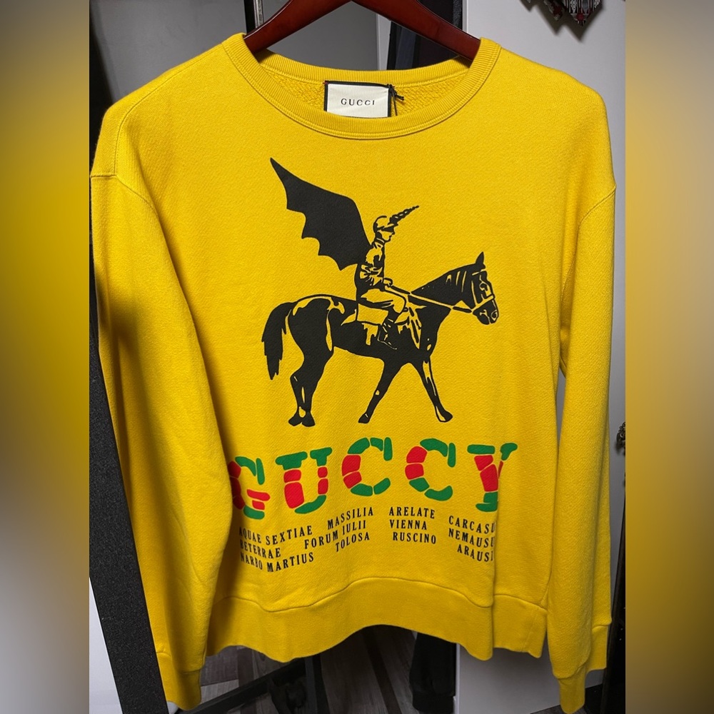 Gucci Super Runway “GUCCY” Mustard Yellow Crewneck Sweater Men’s Size Medium NWT